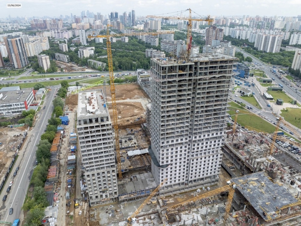 16-тонный башенный кран «УМ» на строительстве ЖК «Страна.Озёрная»